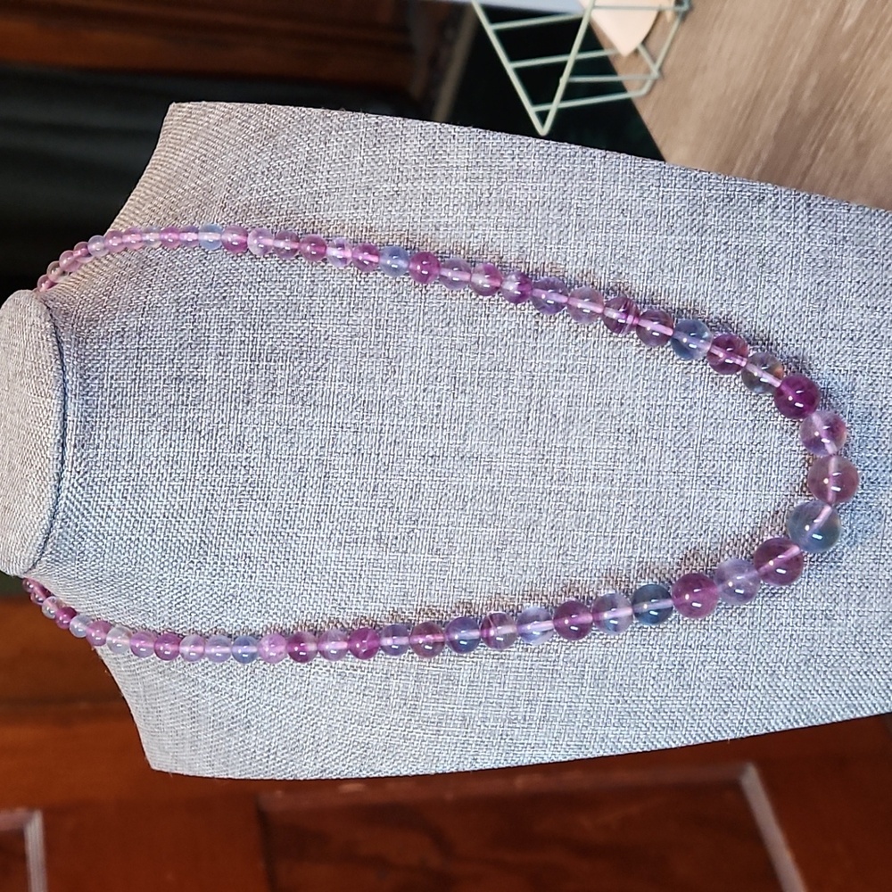 Georgeous clasp multi colored florite necklace 16in with a small 4 inch point